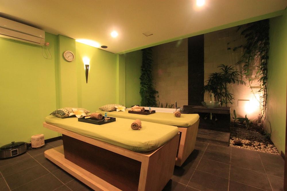 Bakung Sari Resort&spa 3*